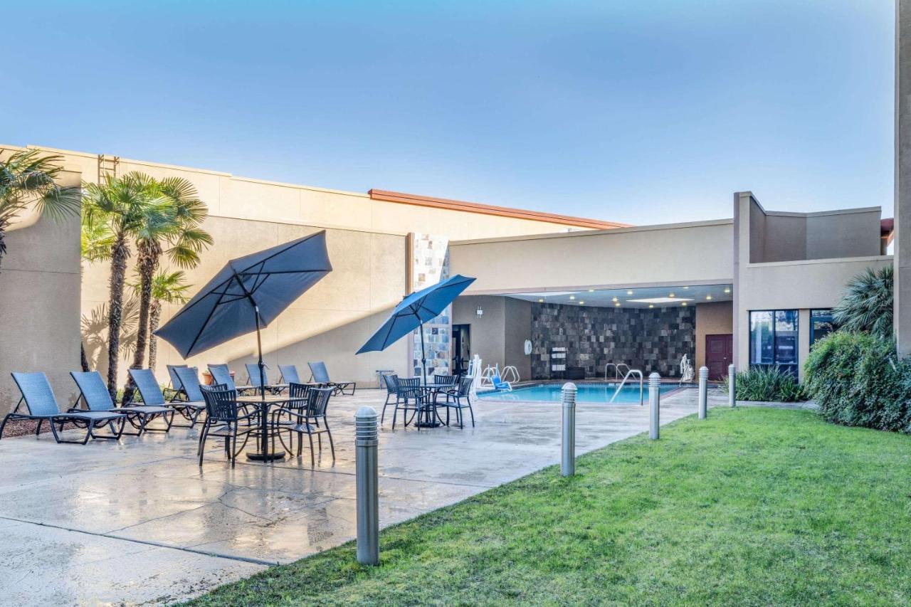 Отель Wyndham Sacramento Carmichael Экстерьер фото