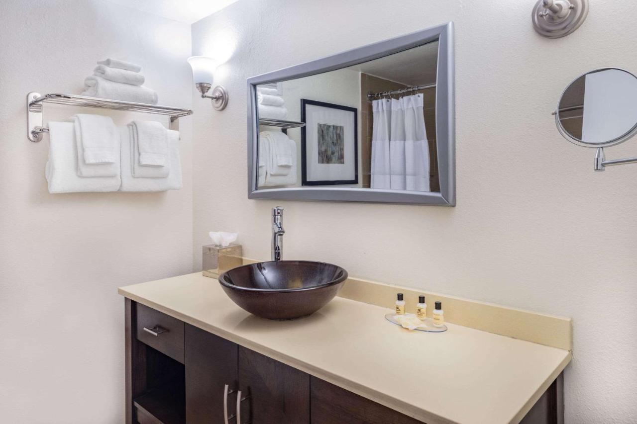 Отель Wyndham Sacramento Carmichael Экстерьер фото