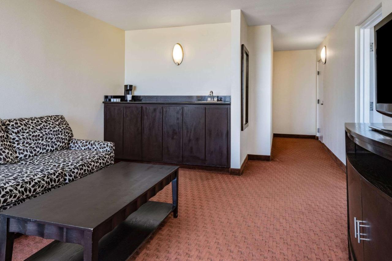 Отель Wyndham Sacramento Carmichael Экстерьер фото