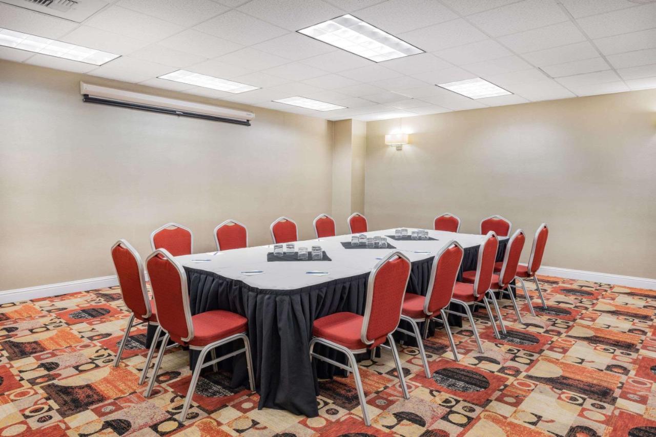 Отель Wyndham Sacramento Carmichael Экстерьер фото