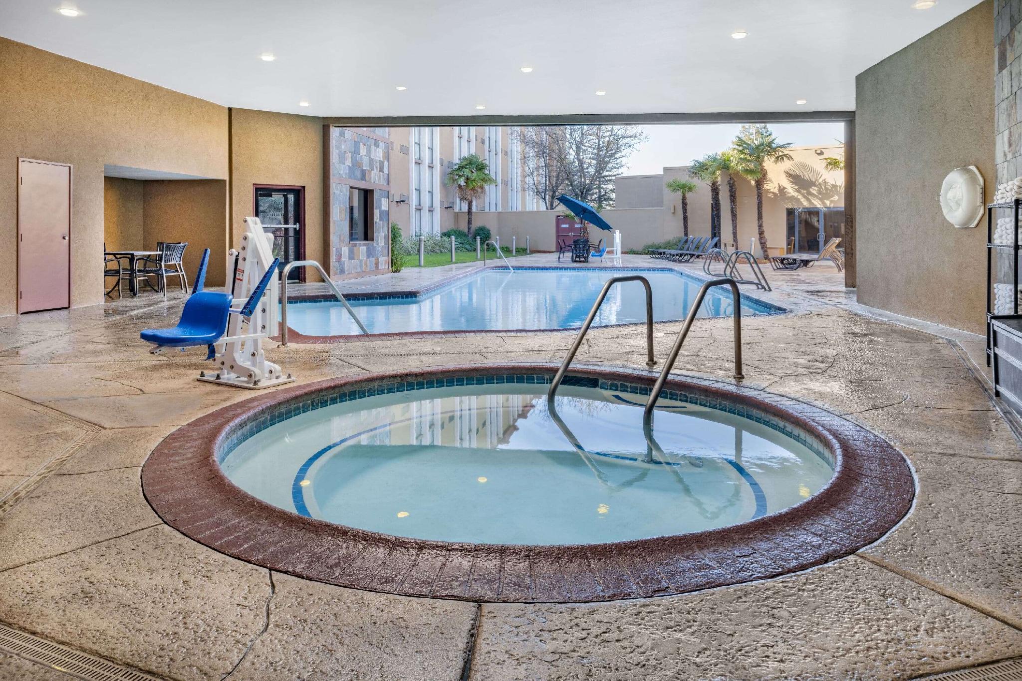 Отель Wyndham Sacramento Carmichael Экстерьер фото