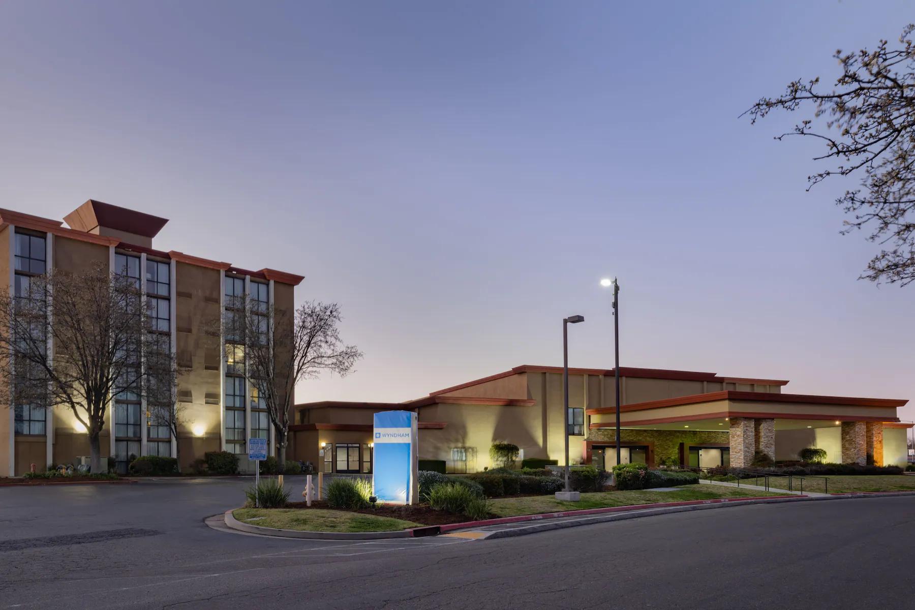 Отель Wyndham Sacramento Carmichael Экстерьер фото